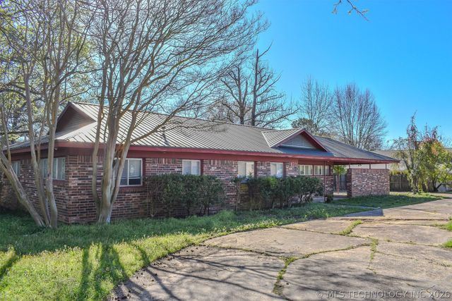 702 N 6th Street, Hugo, OK 74743