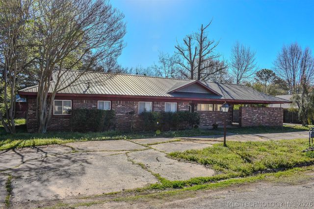 702 N 6th Street, Hugo, OK 74743