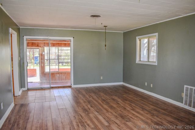 702 N 6th Street, Hugo, OK 74743