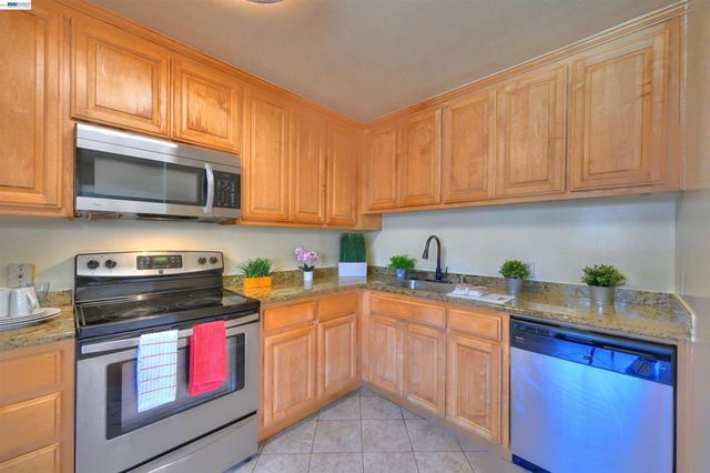 660 Fargo Ave 6, San Leandro, CA 94579