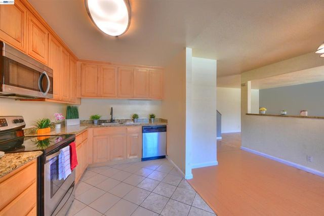 660 Fargo Ave 6, San Leandro, CA 94579