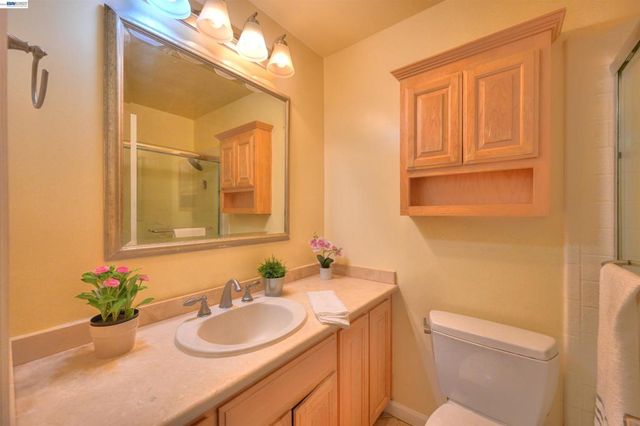 660 Fargo Ave 6, San Leandro, CA 94579