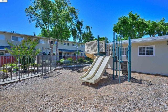 660 Fargo Ave 6, San Leandro, CA 94579