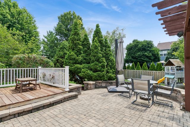 2759 HILLSBORO Boulevard, Aurora, IL 60503