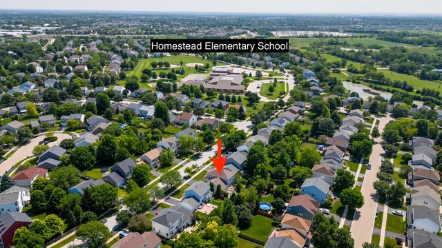 2759 HILLSBORO Boulevard, Aurora, IL 60503