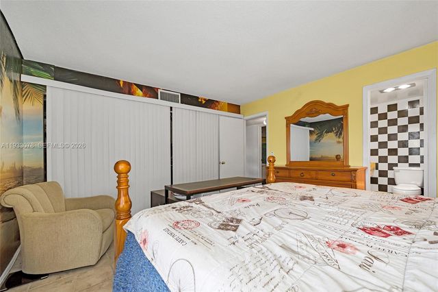 12027 S Greenway Circle 206, Royal Palm Beach, FL 33411
