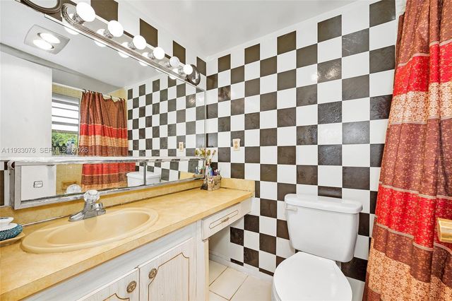 12027 S Greenway Circle 206, Royal Palm Beach, FL 33411