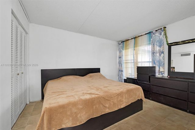 12027 S Greenway Circle 206, Royal Palm Beach, FL 33411