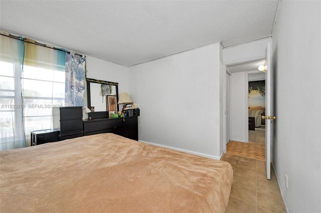 12027 S Greenway Circle 206, Royal Palm Beach, FL 33411
