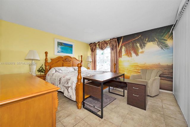 12027 S Greenway Circle 206, Royal Palm Beach, FL 33411