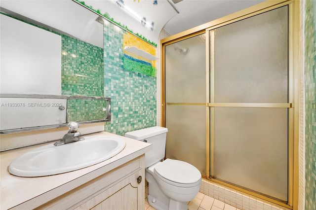 12027 S Greenway Circle 206, Royal Palm Beach, FL 33411