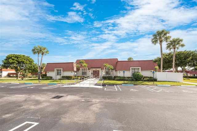 12027 S Greenway Circle 206, Royal Palm Beach, FL 33411