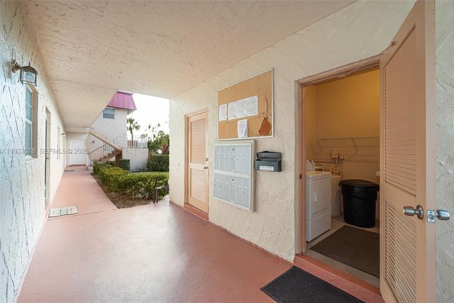 12027 S Greenway Circle 206, Royal Palm Beach, FL 33411