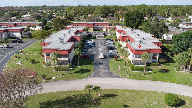 12027 S Greenway Circle 206, Royal Palm Beach, FL 33411
