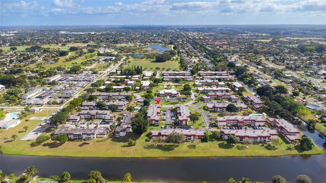 12027 S Greenway Circle 206, Royal Palm Beach, FL 33411