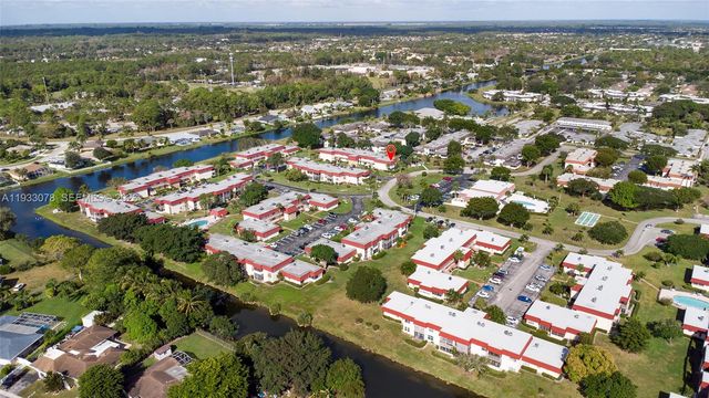 12027 S Greenway Circle 206, Royal Palm Beach, FL 33411