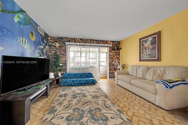 12027 S Greenway Circle 206, Royal Palm Beach, FL 33411