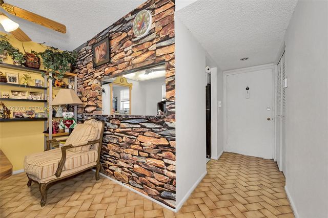 12027 S Greenway Circle 206, Royal Palm Beach, FL 33411