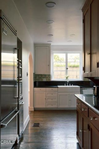 913 Burnside Avenue, Los Angeles, CA 90036