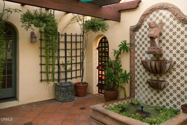 913 Burnside Avenue, Los Angeles, CA 90036