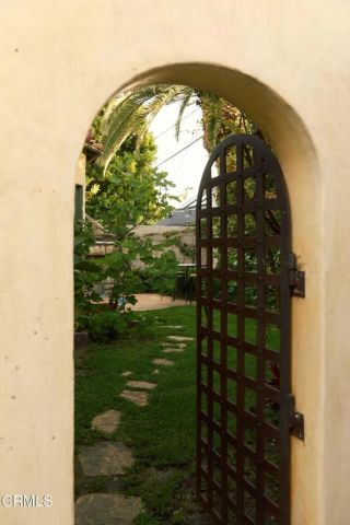913 Burnside Avenue, Los Angeles, CA 90036