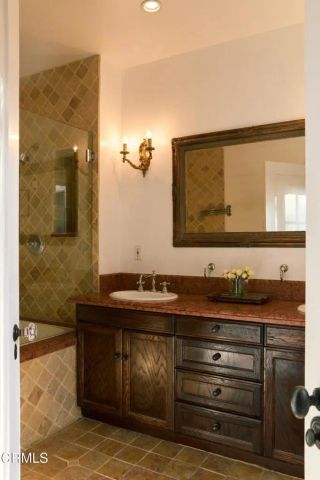 913 Burnside Avenue, Los Angeles, CA 90036