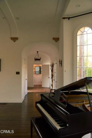 913 Burnside Avenue, Los Angeles, CA 90036