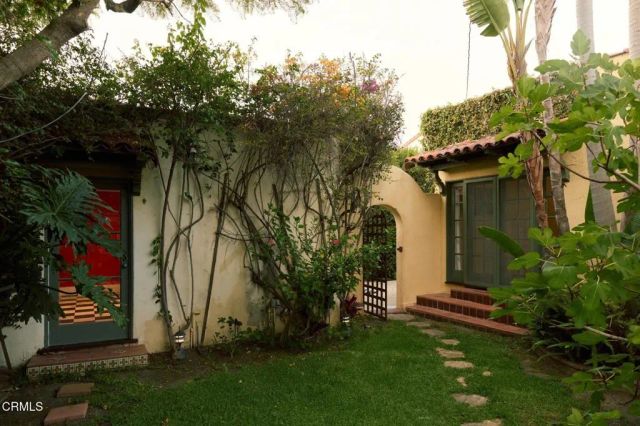 913 Burnside Avenue, Los Angeles, CA 90036