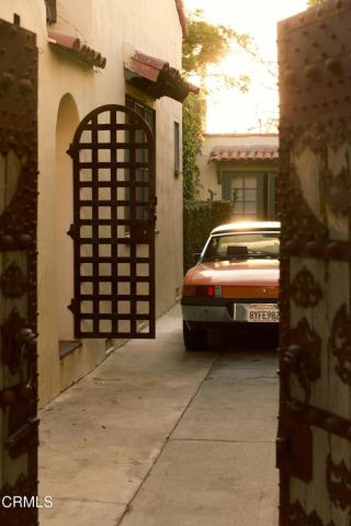 913 Burnside Avenue, Los Angeles, CA 90036