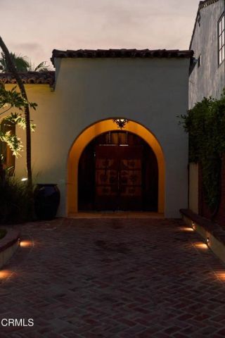 913 Burnside Avenue, Los Angeles, CA 90036