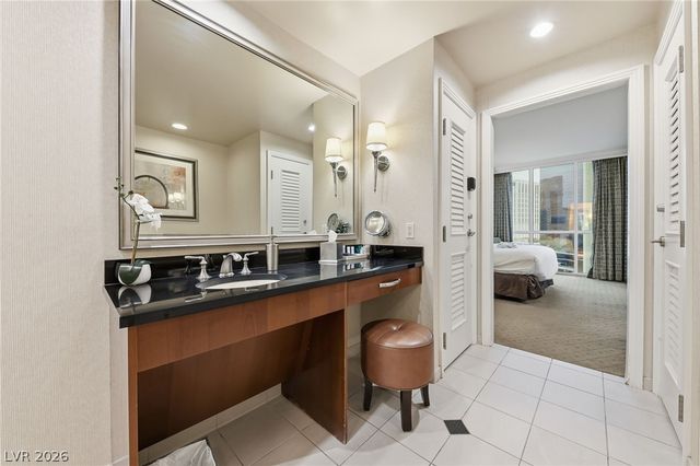 135 East Harmon Avenue 1021, Las Vegas, NV 89109