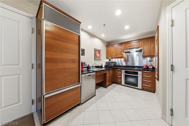 135 East Harmon Avenue 1021, Las Vegas, NV 89109