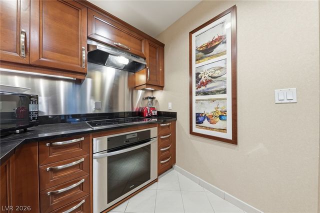 135 East Harmon Avenue 1021, Las Vegas, NV 89109