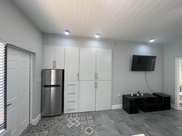 824 NE 4th Street 3, Fort Lauderdale, FL 33301