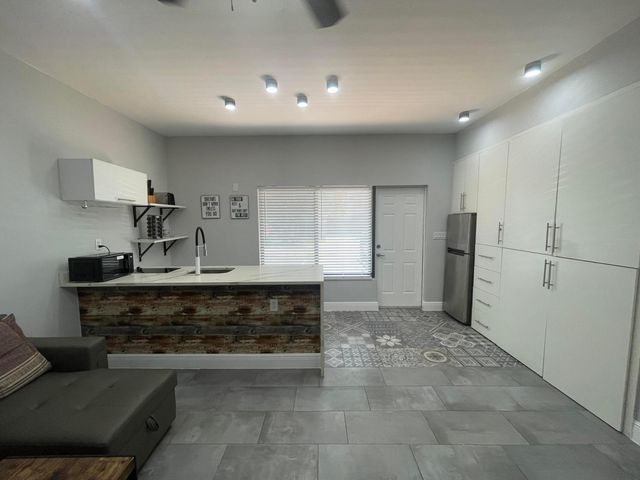 824 NE 4th Street 3, Fort Lauderdale, FL 33301