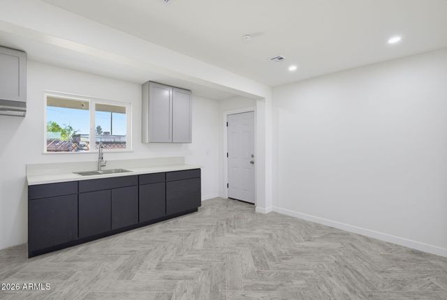 3226 W TAYLOR Street, Phoenix, AZ 85009
