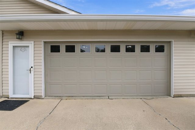 24368 Sylvan Avenue, Brownstown, MI 48134