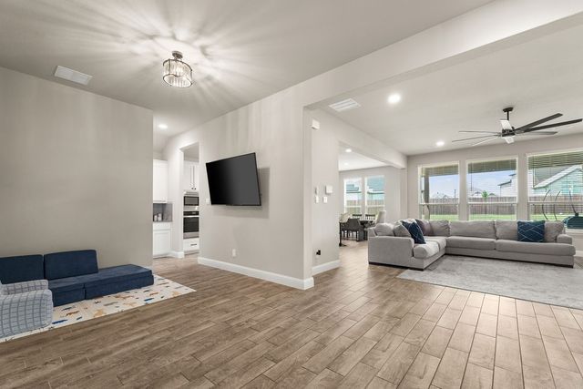 805 Pea Eye Drive, Midlothian, TX 76065