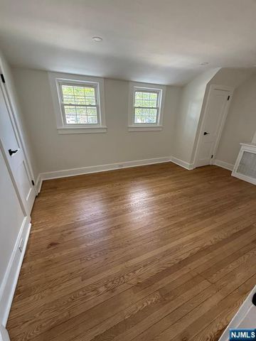 867 River Road, Teaneck, NJ 07666