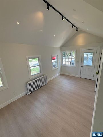 867 River Road, Teaneck, NJ 07666