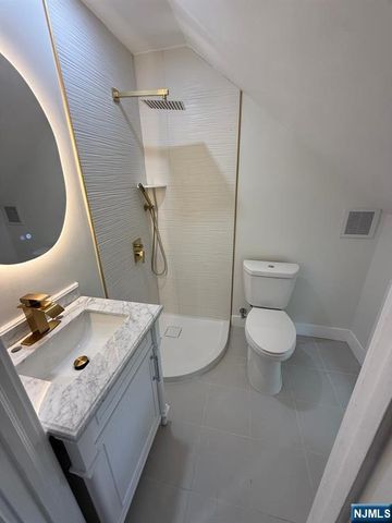 867 River Road, Teaneck, NJ 07666