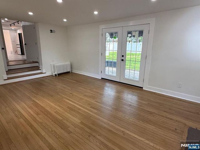 867 River Road, Teaneck, NJ 07666