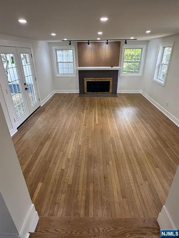 867 River Road, Teaneck, NJ 07666