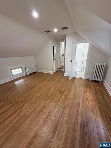 867 River Road, Teaneck, NJ 07666