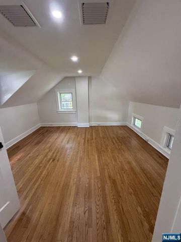 867 River Road, Teaneck, NJ 07666