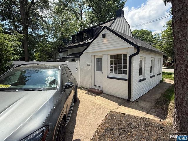 867 River Road, Teaneck, NJ 07666