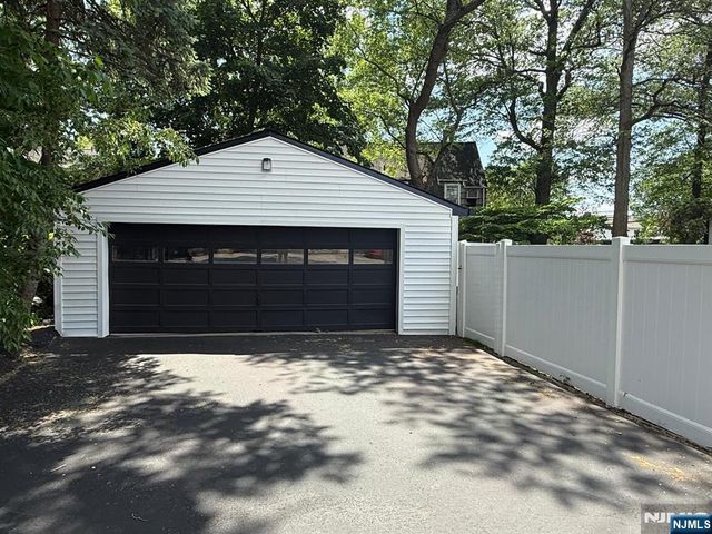 867 River Road, Teaneck, NJ 07666