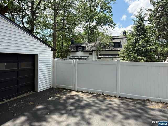 867 River Road, Teaneck, NJ 07666