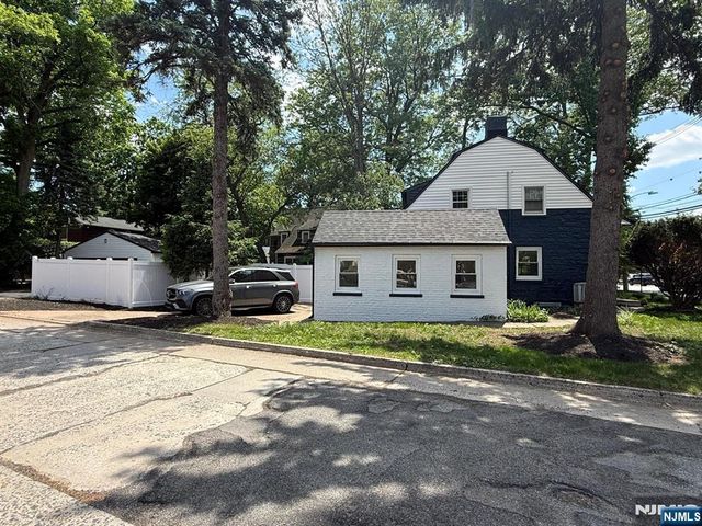 867 River Road, Teaneck, NJ 07666