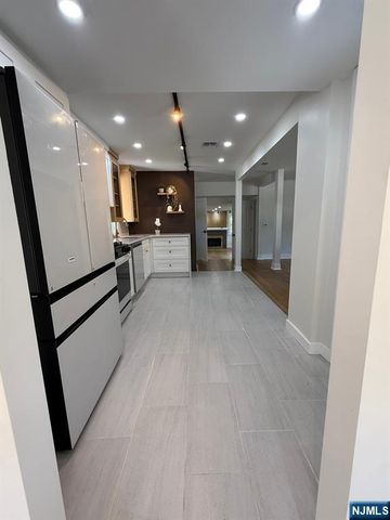 867 River Road, Teaneck, NJ 07666